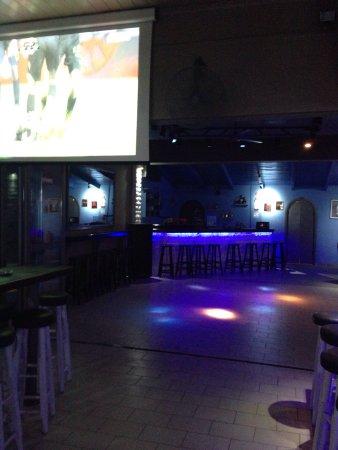 Kiss Bar